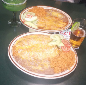 Los-Cabos-restaurant_chile-relleno_enchildada_plates