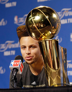 curry_finals_trophy