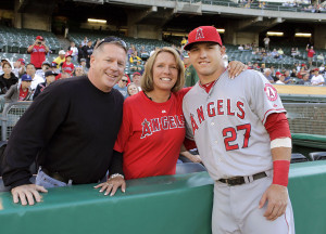 mike-trout-with-parents_angels-baseball_gentlemens-guide
